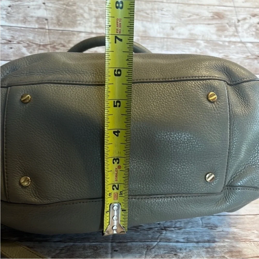 Tory Burch Elegant Pebbled Leather Handbag